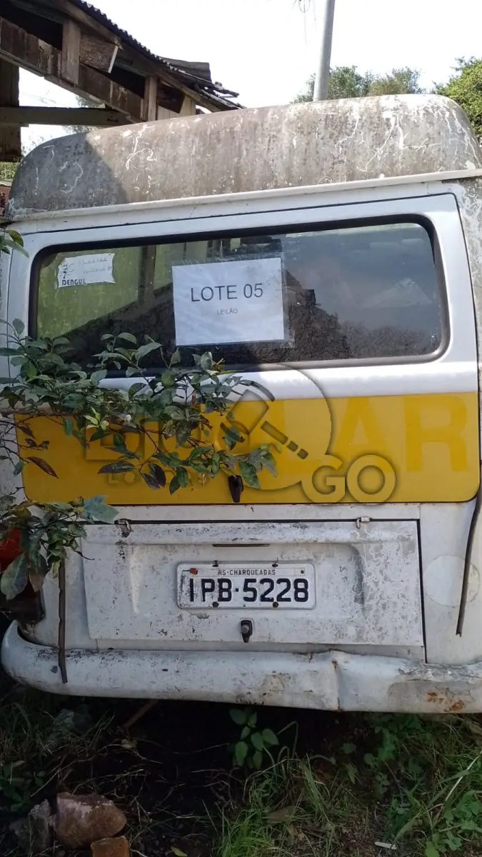 LOTE 005 - Volkswagen Kombi, MOD. Kombi escolar, ano 2009
