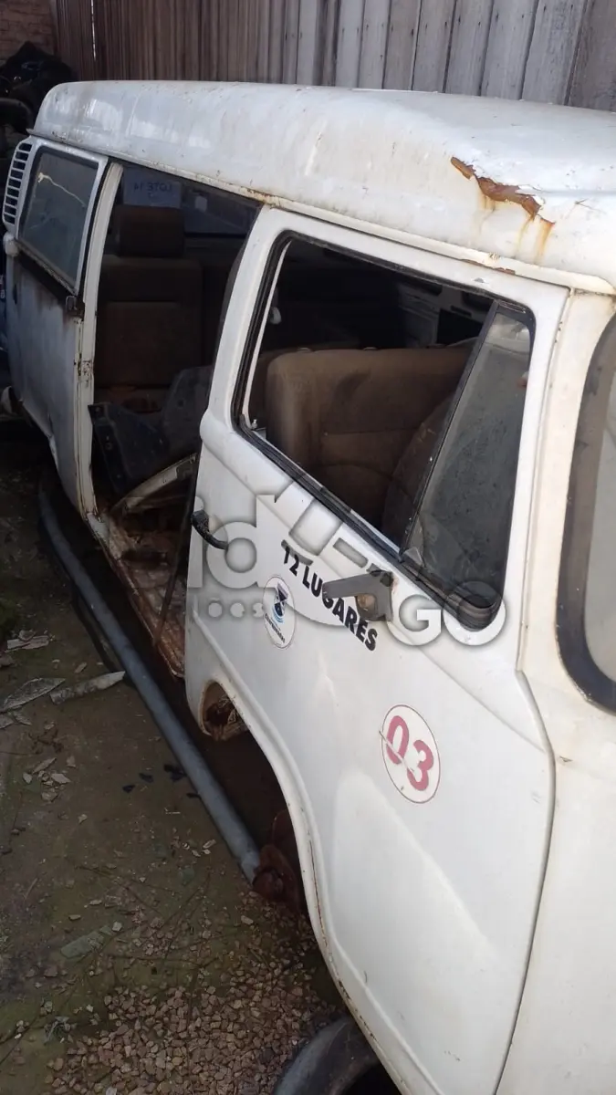 LOTE 014 - Volkswagen. MOD. Kombi Lotação, ano 2005