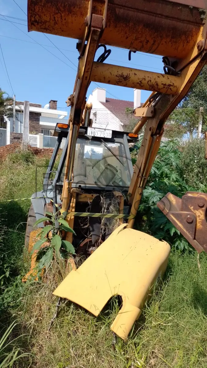 LOTE 012 - Case, MOD. M.A.580L, ano 2000