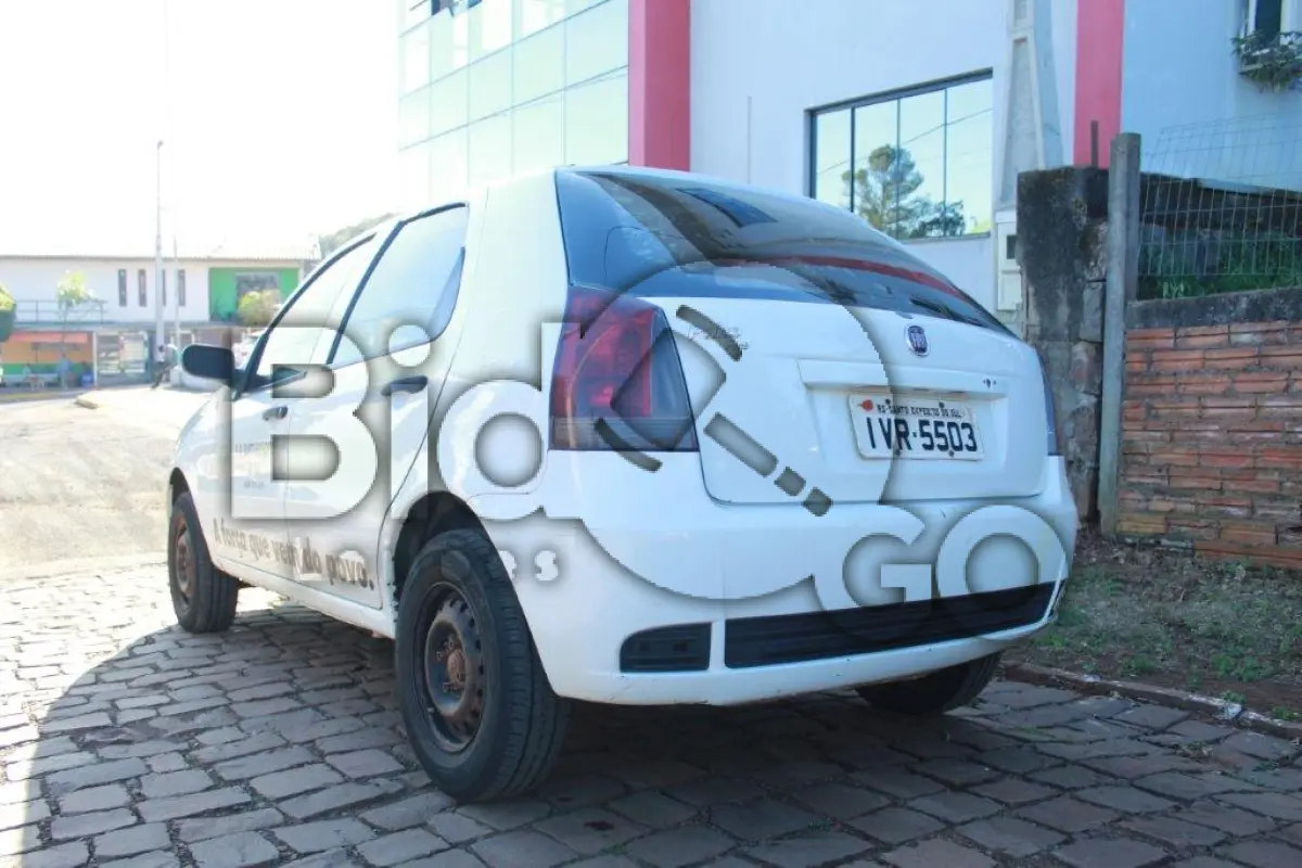 LOTE 003 - Um Automóvel Palio Fire marca Fiat ano/modelo 2014/2015
