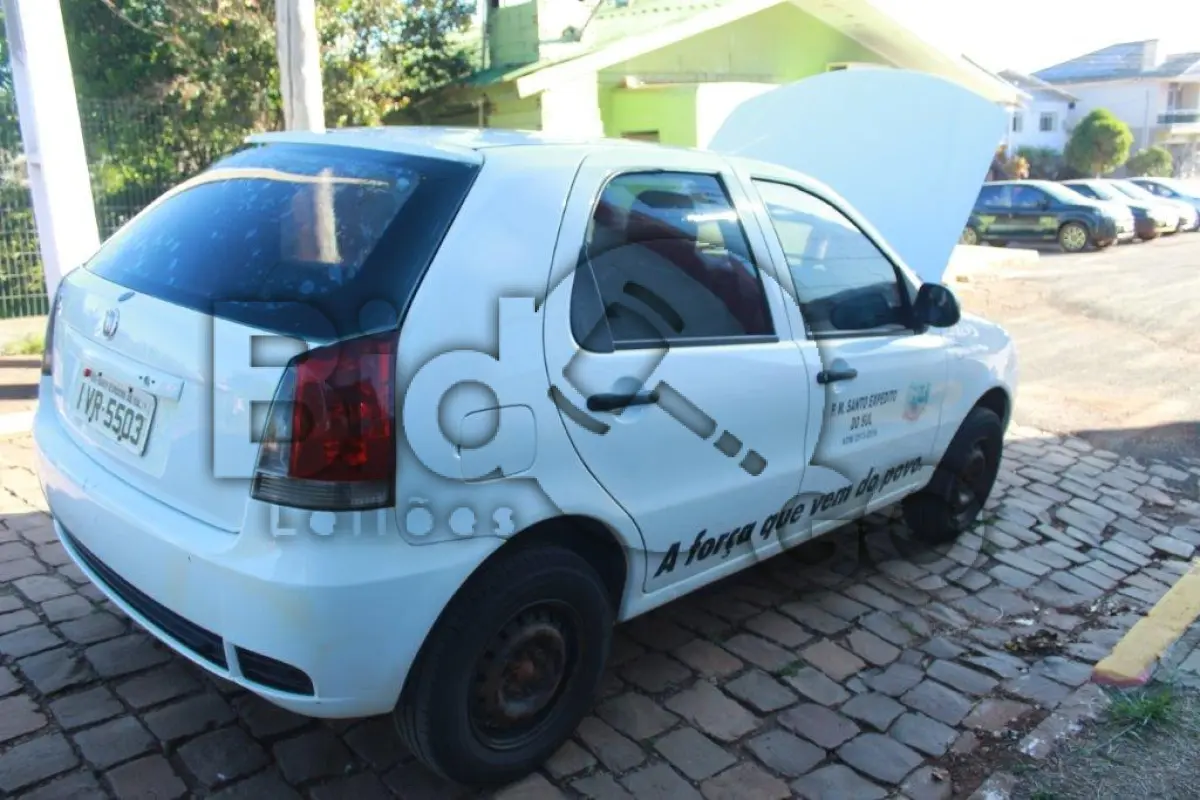 LOTE 003 - Um Automóvel Palio Fire marca Fiat ano/modelo 2014/2015
