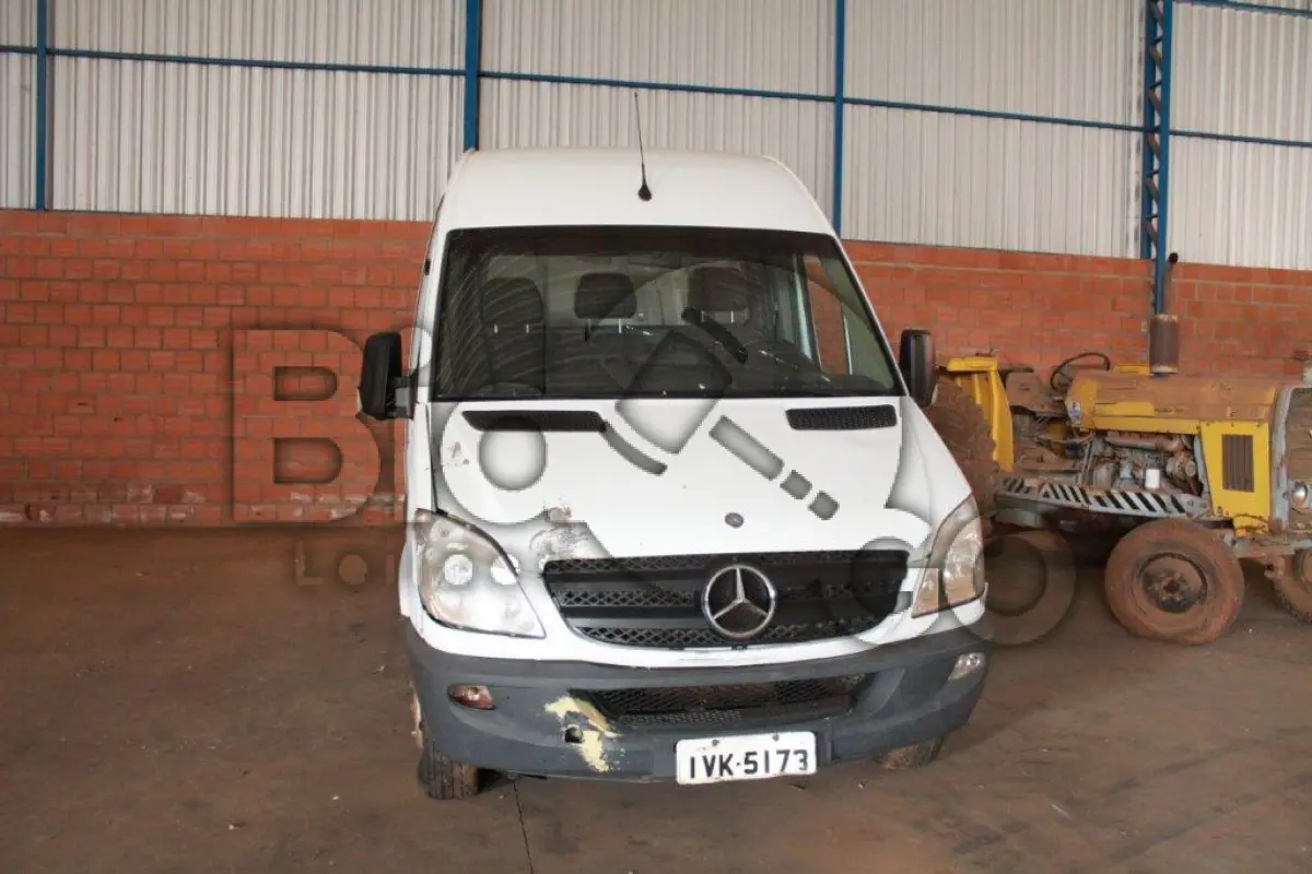 LOTE 009 - Um Furgão Sprinter 515CDI marca Mercedes Benz, ano/modelo 2013