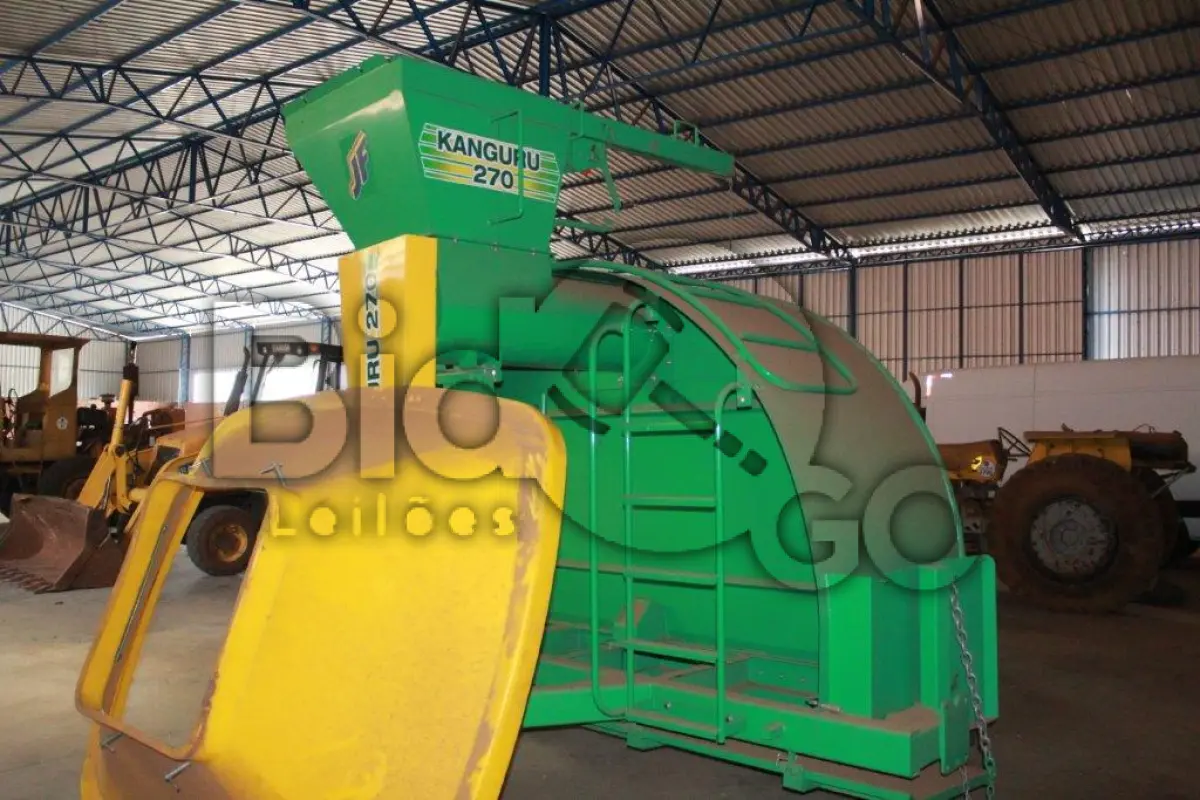 LOTE 005 - Uma Embutidora de Grãos marca JF modelo KANGURU 270