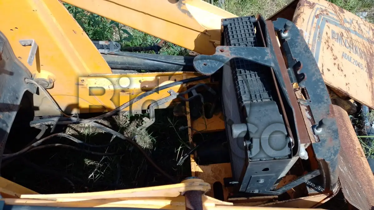 LOTE 002 - Retroescavadeira JCB, MOD. 3C, ano 2010