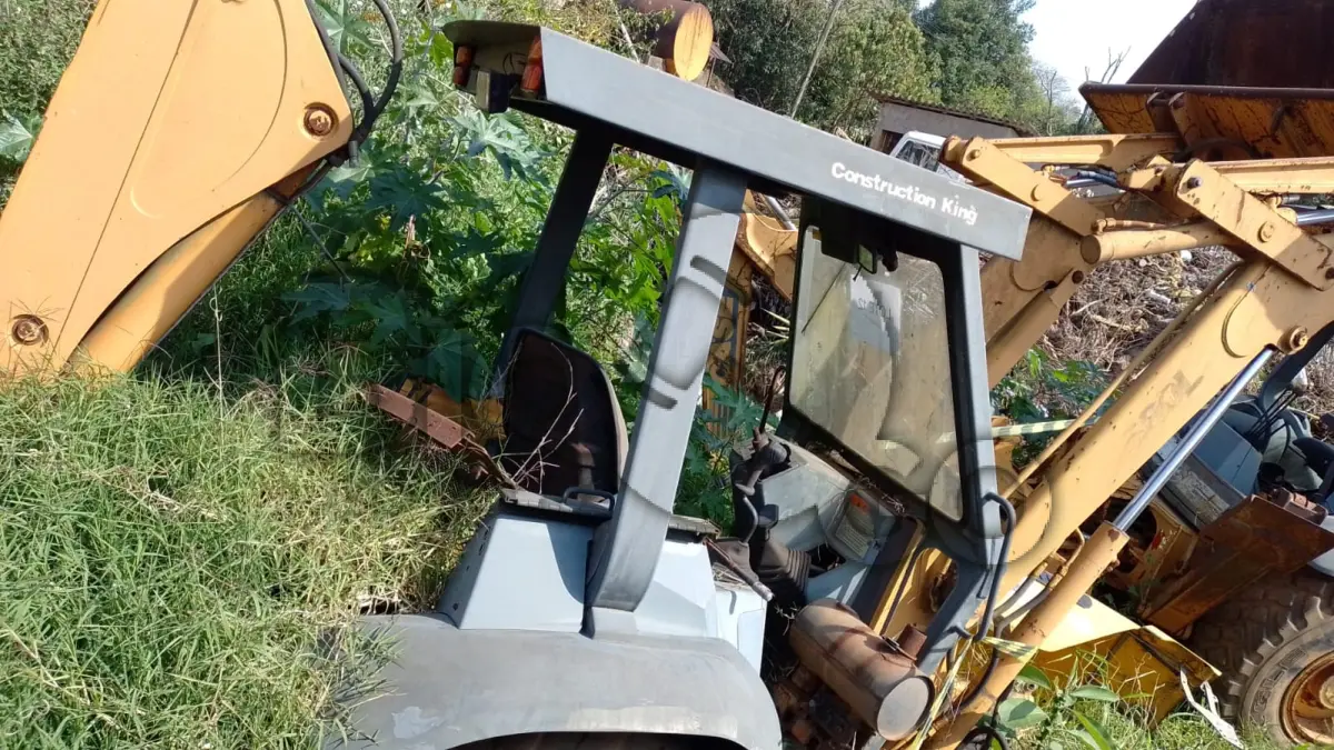LOTE 012 - Case, MOD. M.A.580L, ano 2000