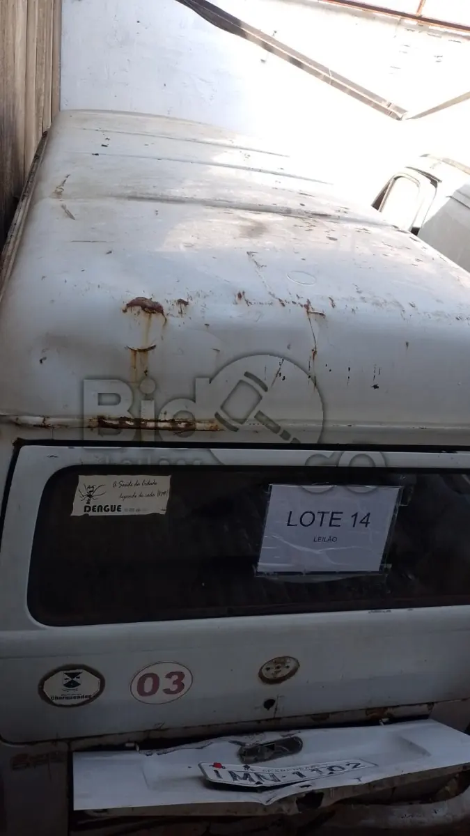 LOTE 014 - Volkswagen. MOD. Kombi Lotação, ano 2005