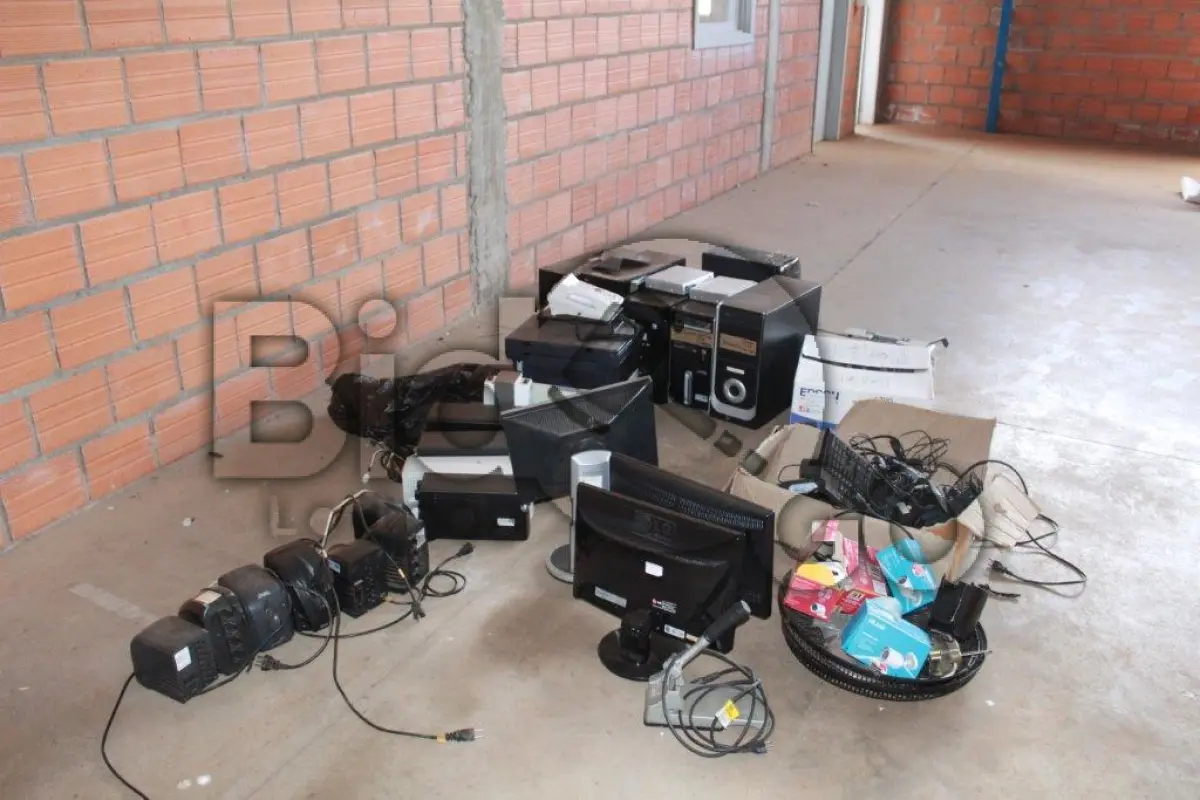 LOTE 018 - Lote Sucata de Eletroeletronicos; no estado de conservação e funcionamento em que se encontra.