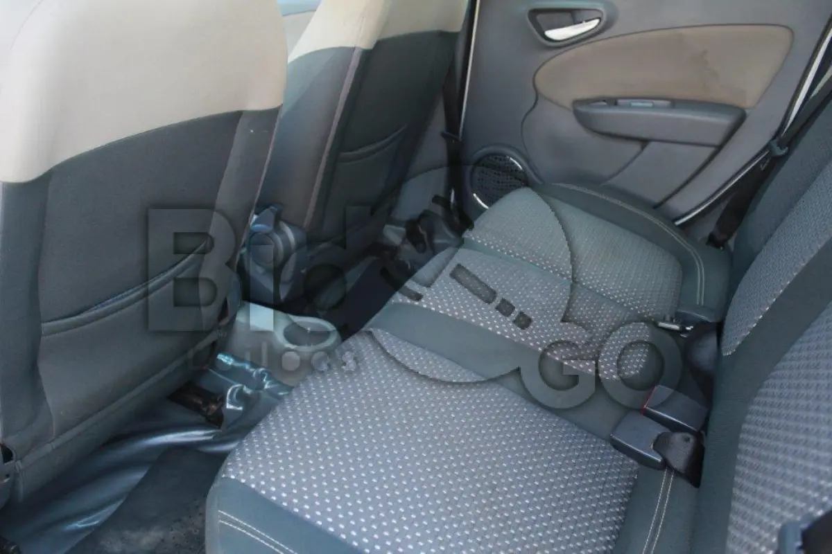 LOTE 008 - Um Automóvel, Siena Essence 1.6, marca Fiat ano/modelo 2015/2016