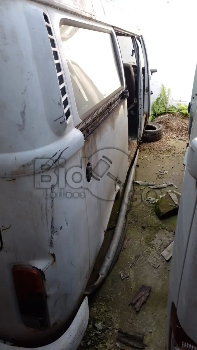 LOTE 014 - Volkswagen. MOD. Kombi Lotação, ano 2005