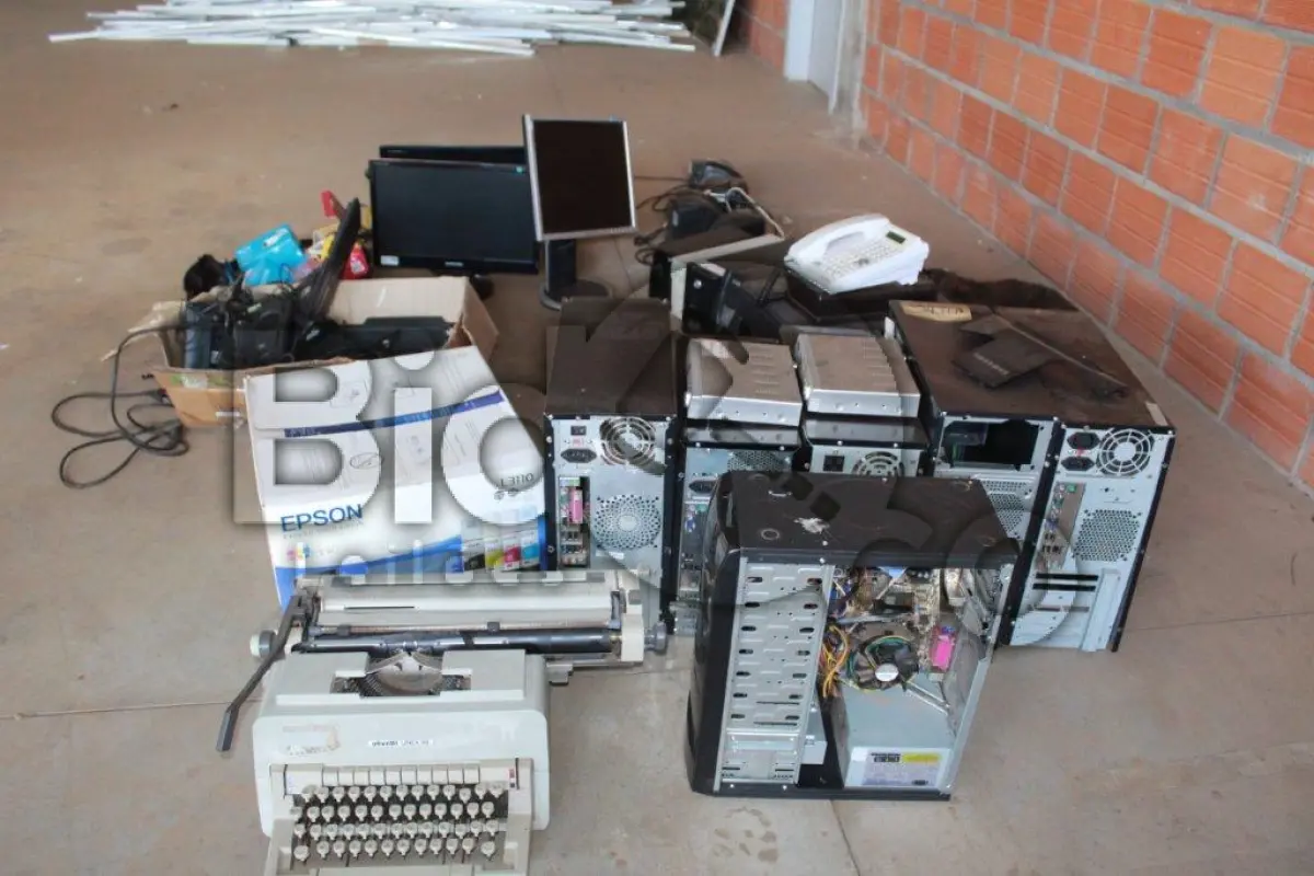 LOTE 018 - Lote Sucata de Eletroeletronicos; no estado de conservação e funcionamento em que se encontra.