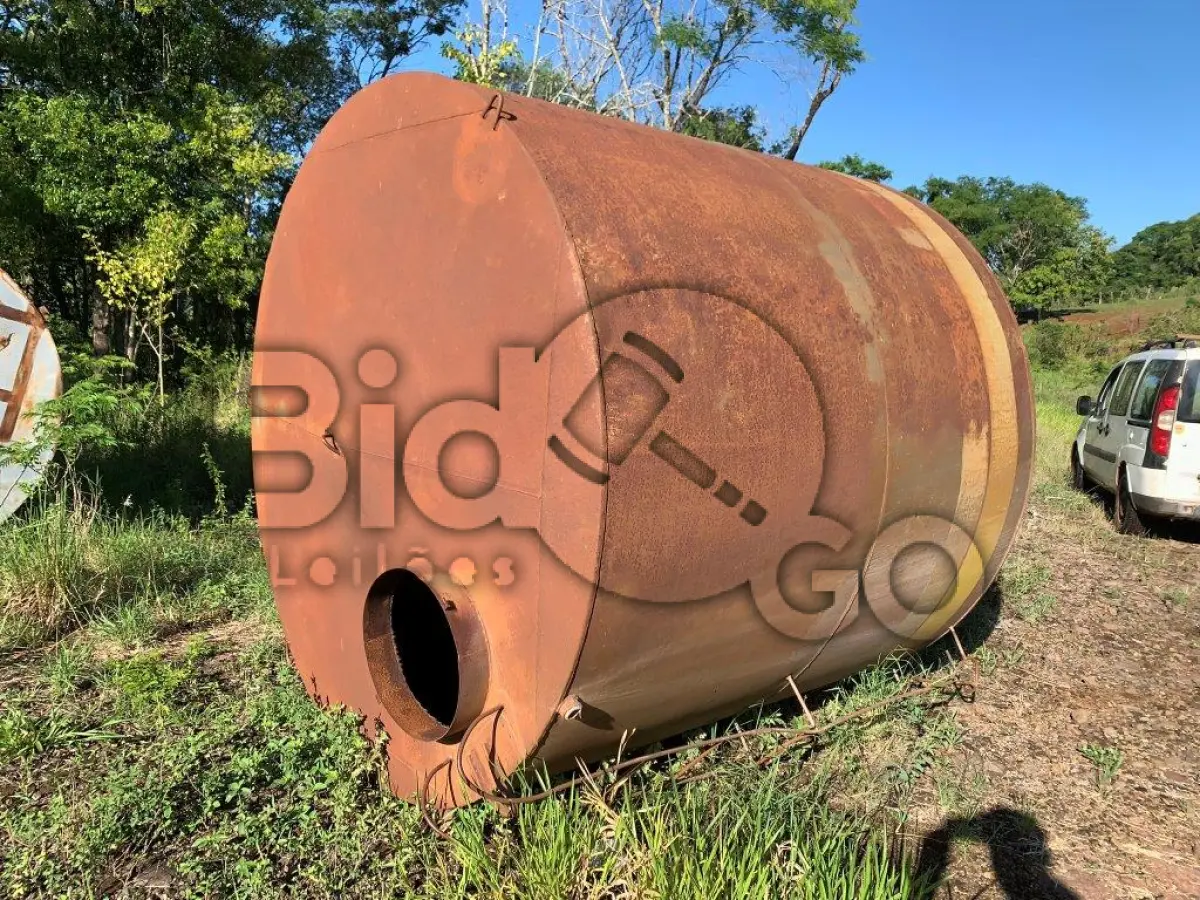 LOTE 026 - Caixa de água metálica, capacidade 10.000L