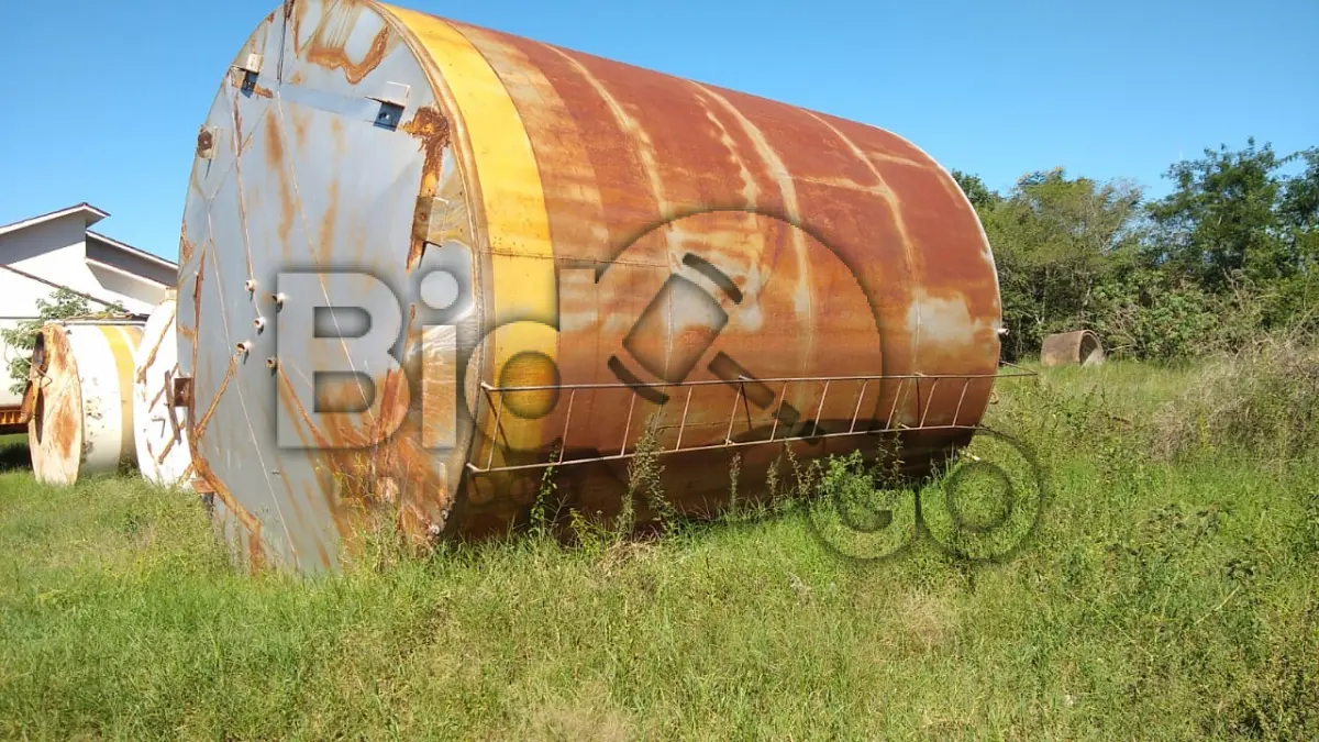 LOTE 029 - Caixa de água metálica, capacidade 50.000L