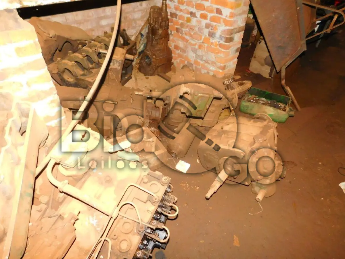 LOTE 014 - Peças de veículos