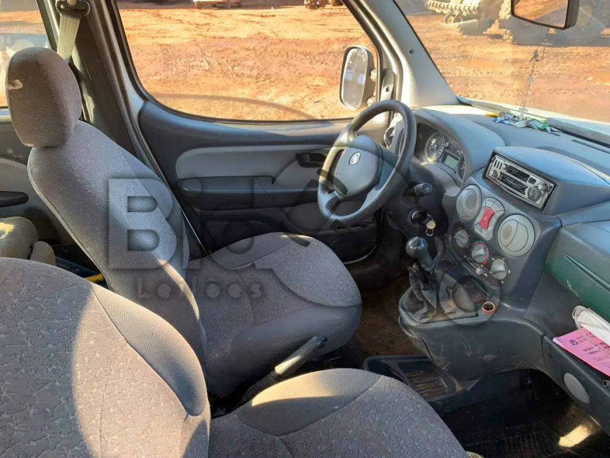 LOTE 002 - AUTOMÓVEL FIAT/DOBLO ESSENCE 1.8, Ano/modelo:2013/2013
