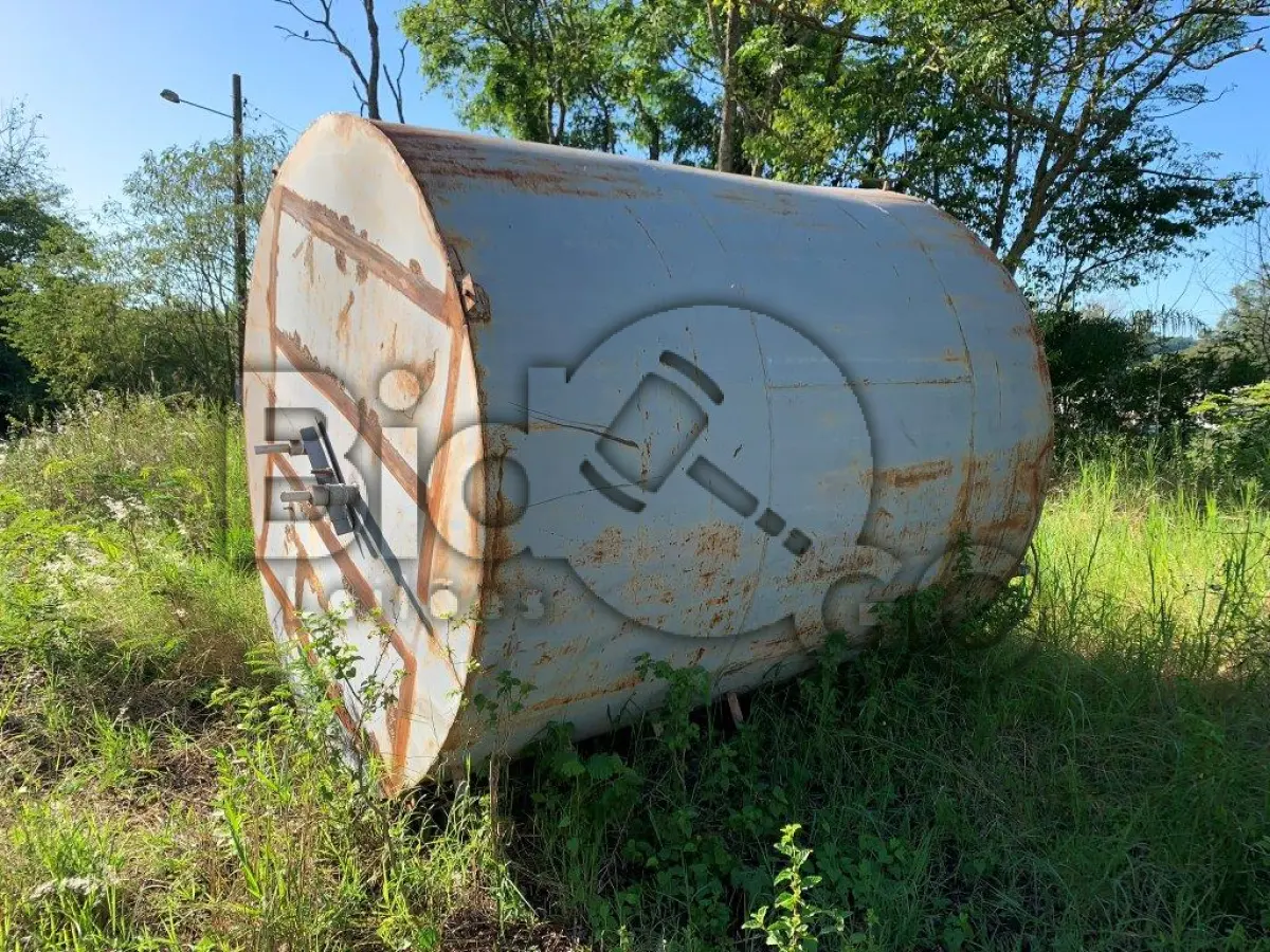 LOTE 025 - Caixa de água metálica, capacidade 10.000L
