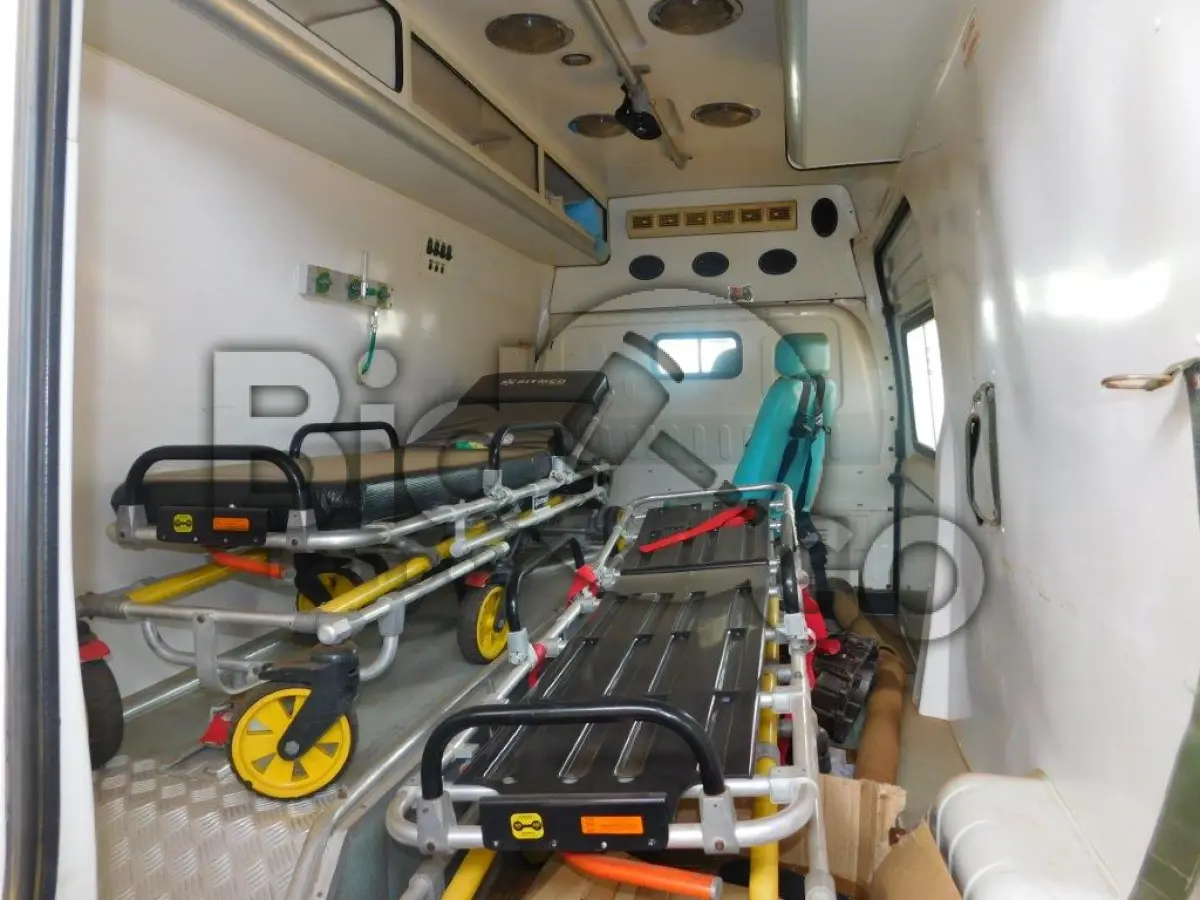 LOTE 006 - AMBULÂNCIA I/FORD TRANSIT TCA AMB, Ano/modelo:2011/2011