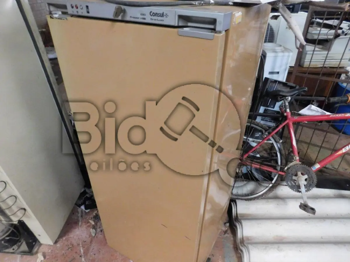 LOTE 018 - Diversos itens sucateados