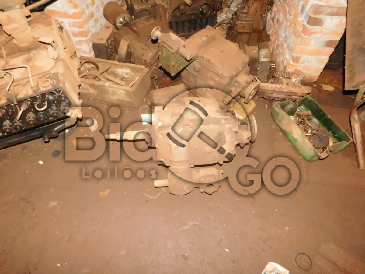 LOTE 014 - Peças de veículos