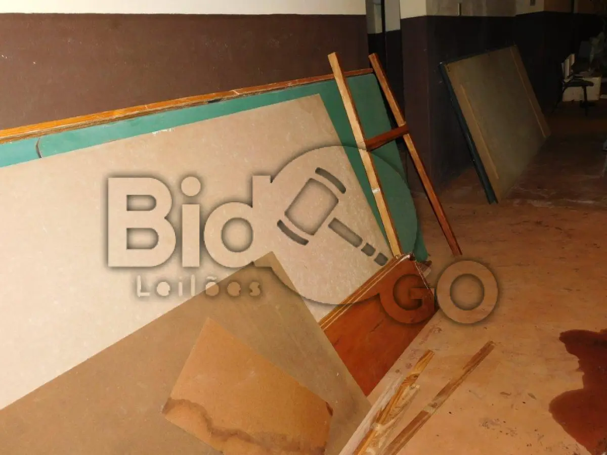 LOTE 023 - Diversos itens sucateados