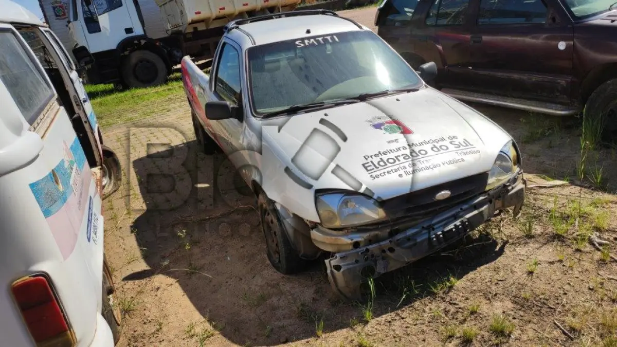 LOTE 013 - Ford Courier 1.6L, ano (fabric./modelo): 2003/2004