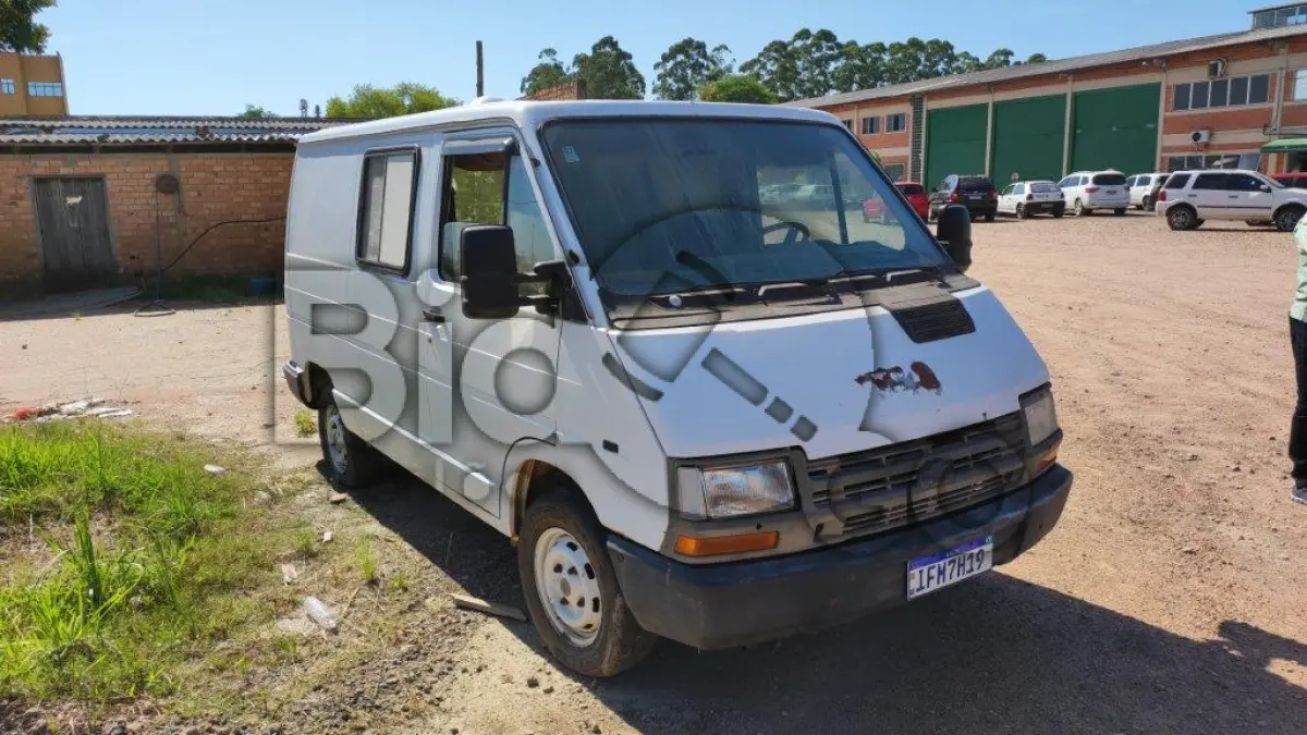 LOTE 003 - Caminhoneta Chevrolet Trafic, ano 1993, modelo 1993