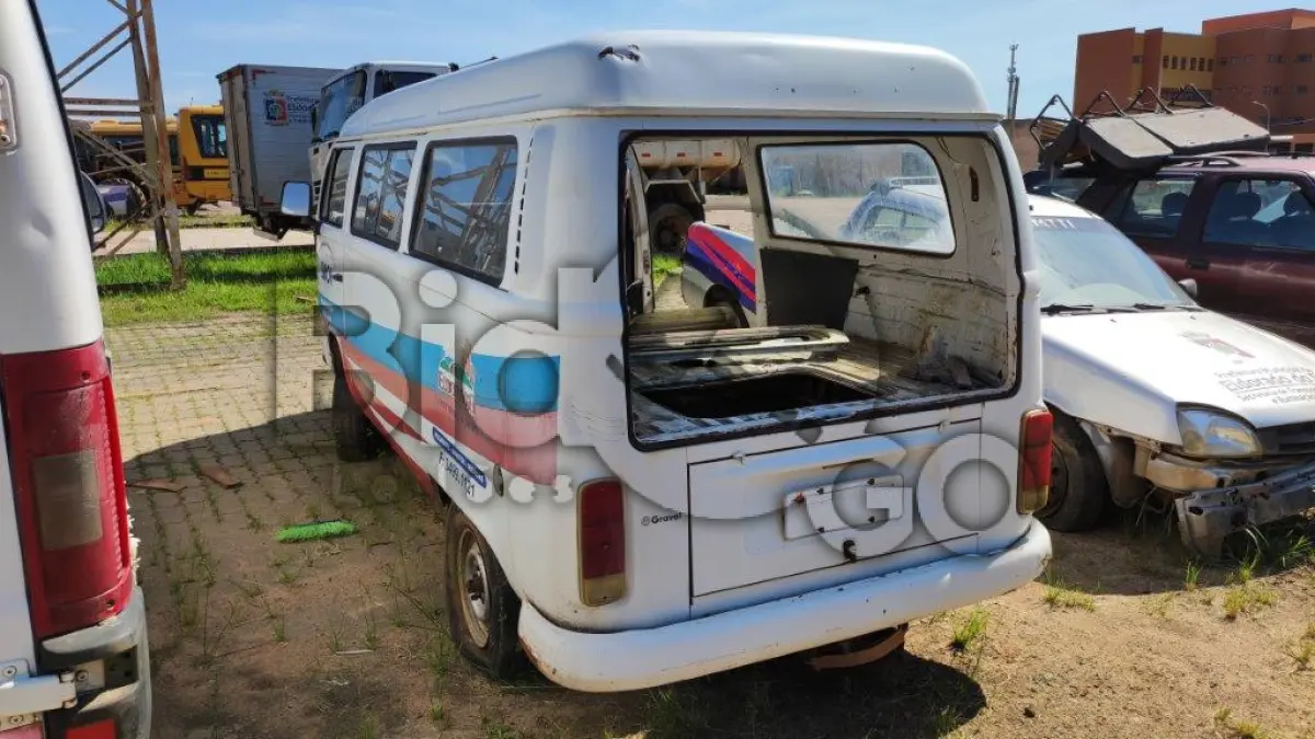 LOTE 005 - Caminhoneta Kombi, marca Volkswagen, ano/modelo: 2009/2010