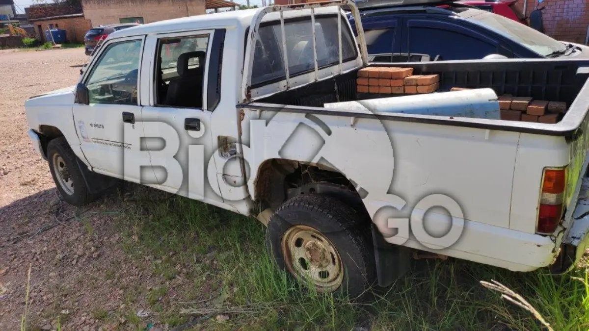 LOTE 017 - Caminhoneta MMC l200, 4x4 l, ano: 2001/2002