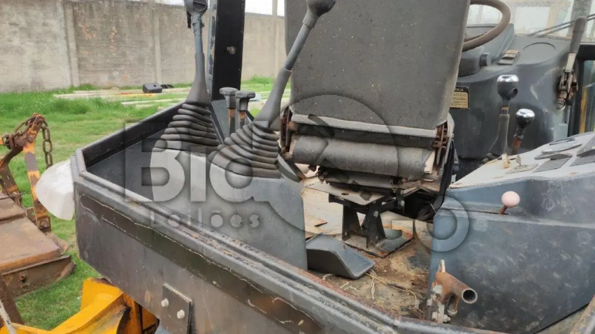 LOTE 027 - RETROESCAVADEIRA - MO / JCB 214E - ANO 2007/2007