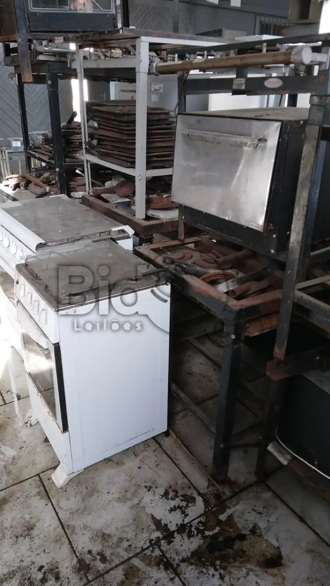 LOTE 005 - Fogões industriais diversos