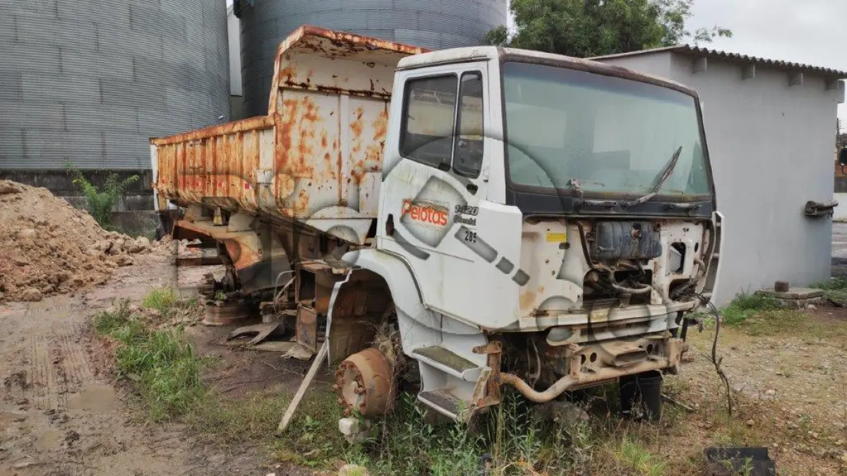 LOTE 026 - M.BENS / 1420 BASCULANTE - ANO 2003/2003