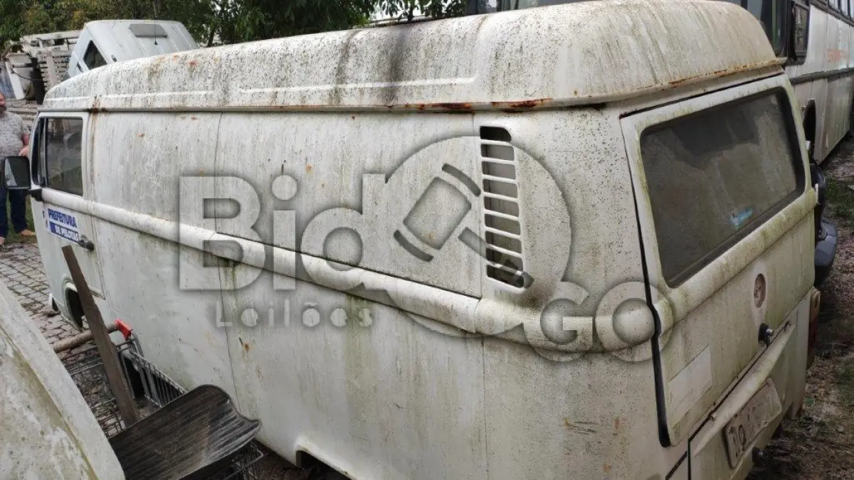 LOTE 024 - VW / KOMBI FURGAO - ANO 1998/1999