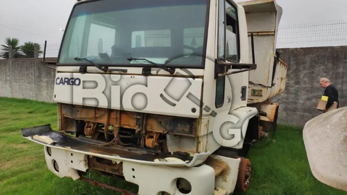 LOTE 028 - FORD / CARGO 1317E - ANO 2007/2007
