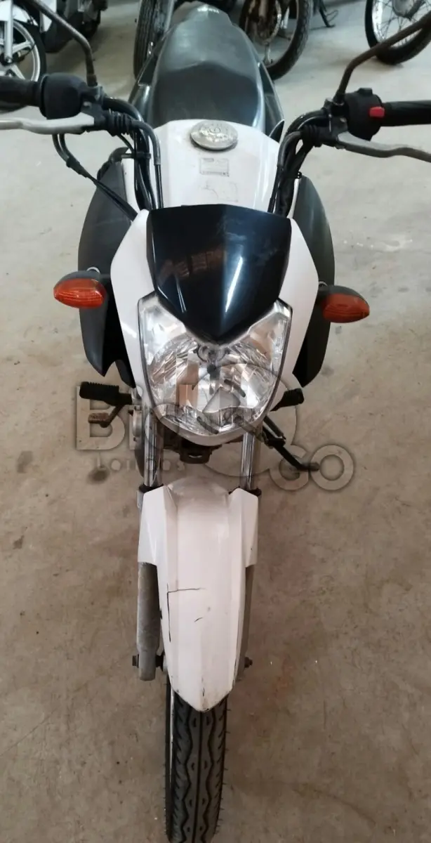 LOTE 028 - MOTOCICLETA YAMAHA/YBR150 FACTOR E