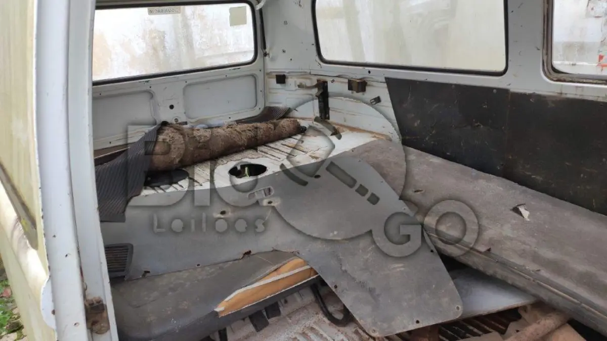 LOTE 023 - VW / KOMBI - ANO 2000/2001