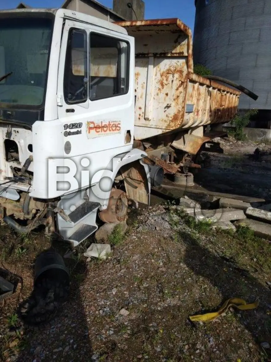 LOTE 026 - M.BENS / 1420 BASCULANTE - ANO 2003/2003