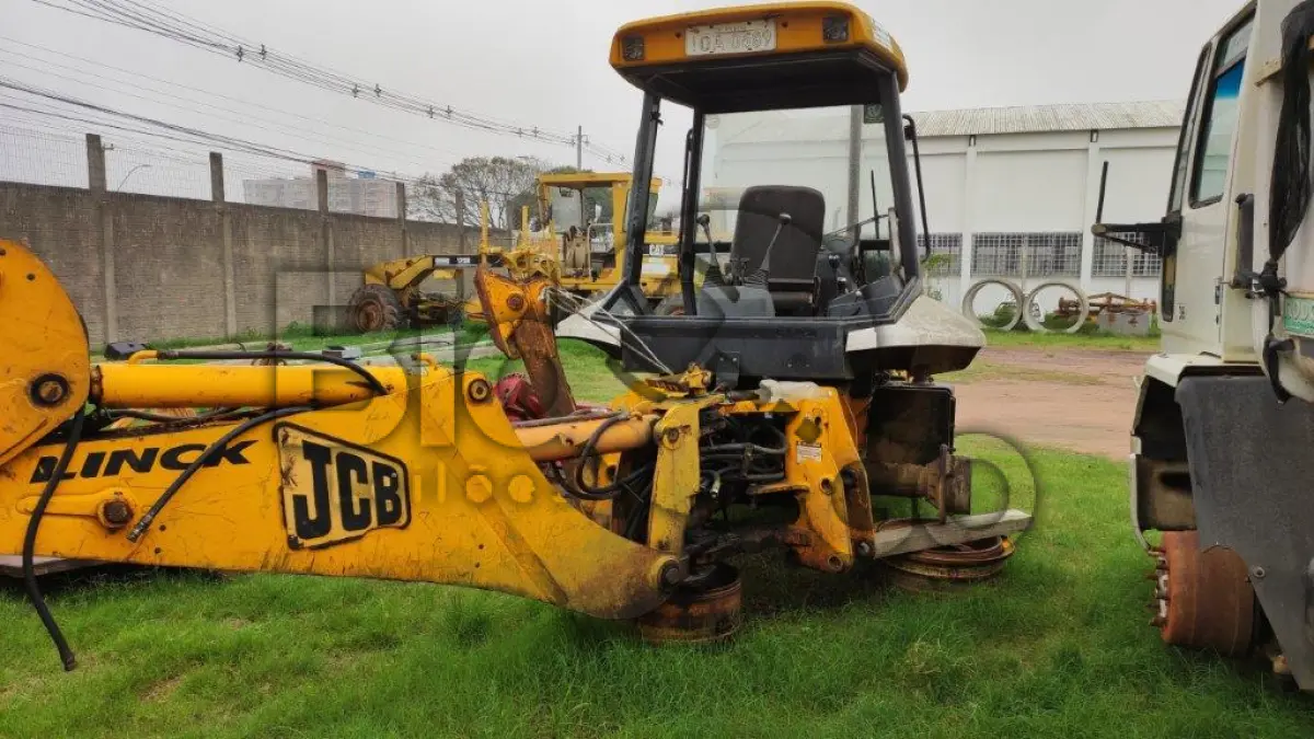 LOTE 027 - RETROESCAVADEIRA - MO / JCB 214E - ANO 2007/2007