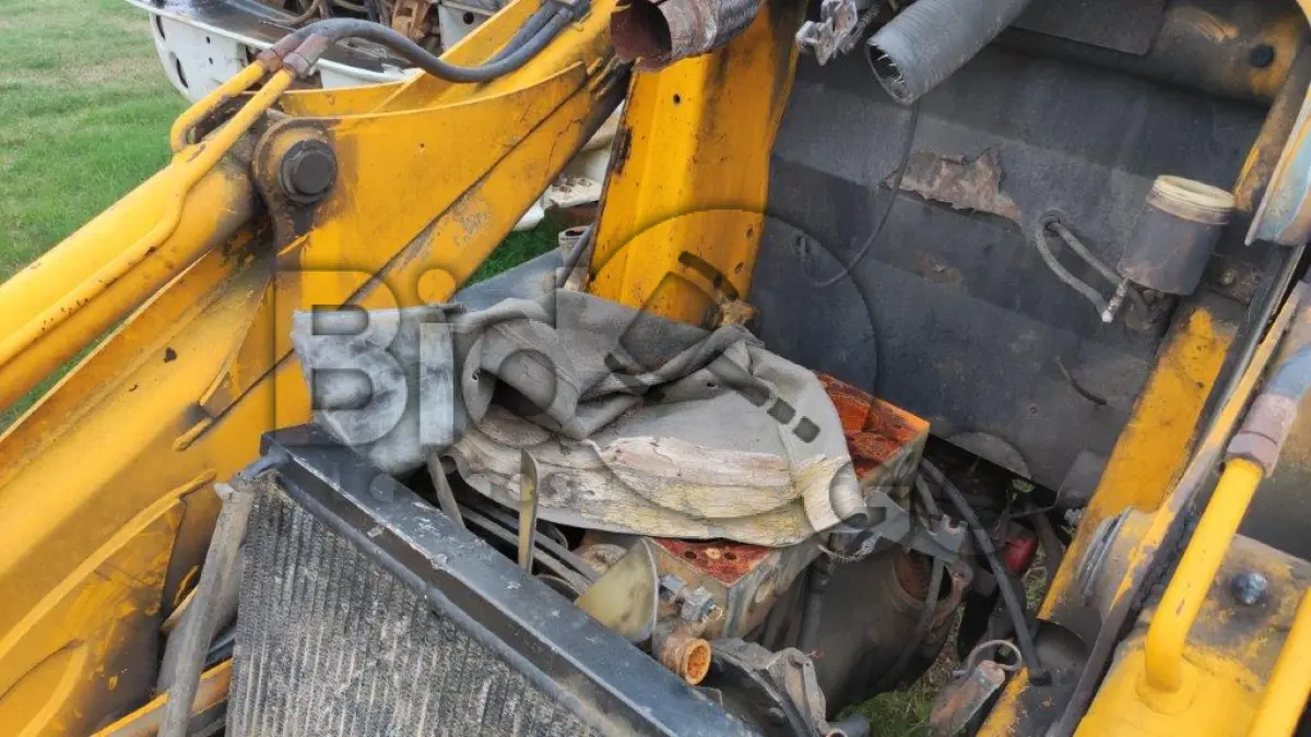 LOTE 027 - RETROESCAVADEIRA - MO / JCB 214E - ANO 2007/2007