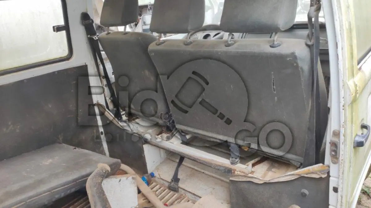 LOTE 023 - VW / KOMBI - ANO 2000/2001