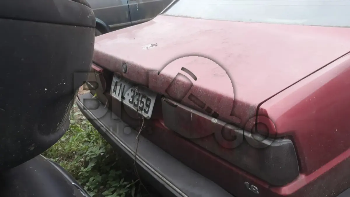 LOTE 013 - Marca: VW / Modelo: SANTANA GL