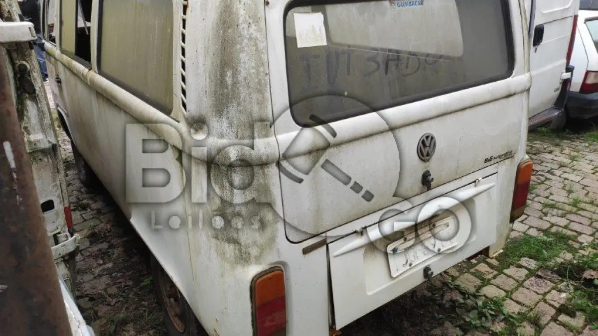 LOTE 023 - VW / KOMBI - ANO 2000/2001