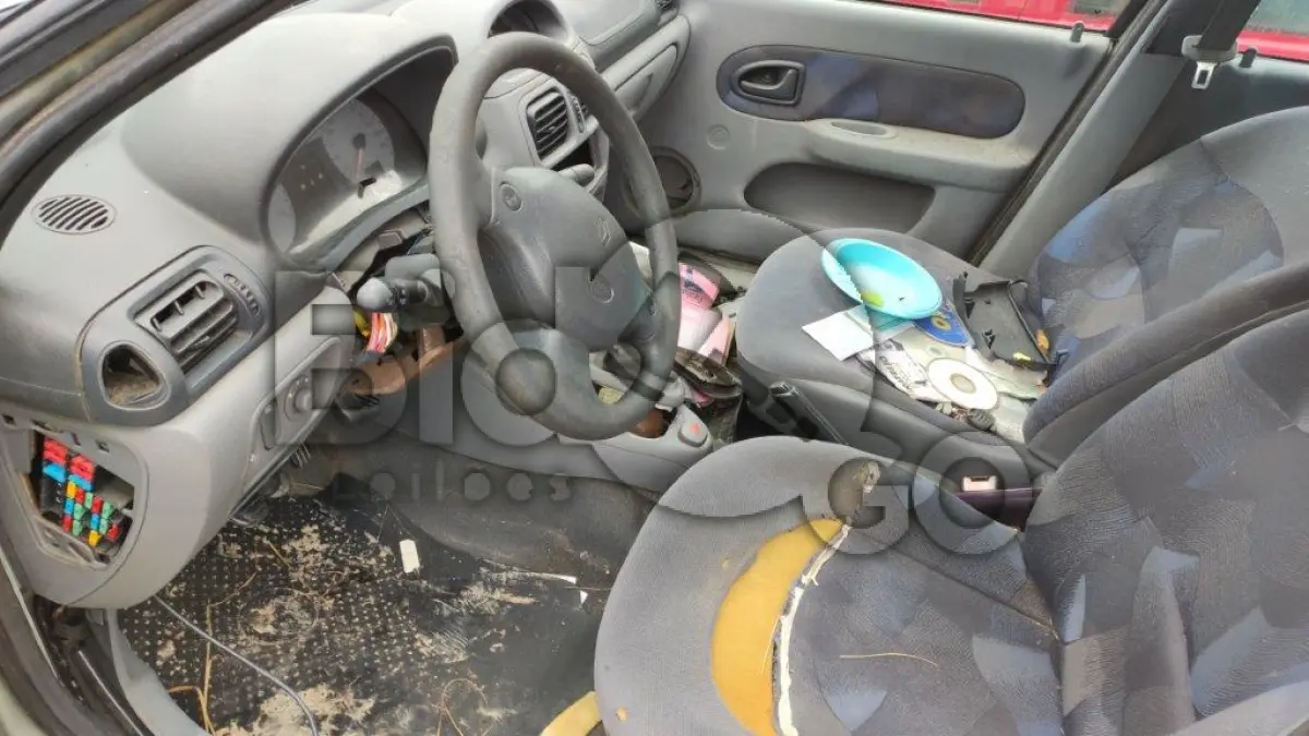 LOTE 016 - Marca: RENAULT / Modelo: CLIO RT 1.0 16V