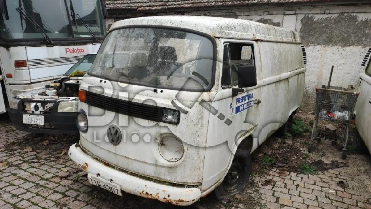 LOTE 024 - VW / KOMBI FURGAO - ANO 1998/1999