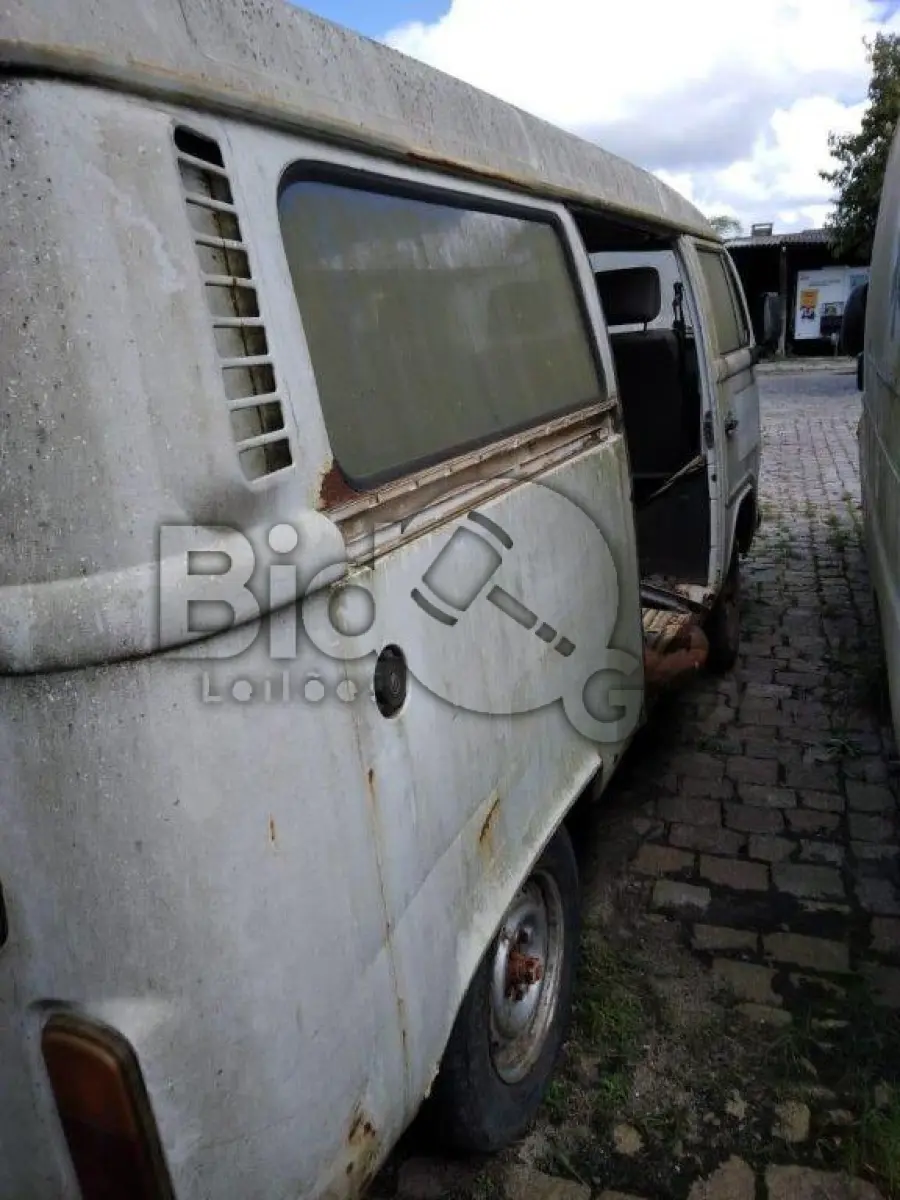 LOTE 023 - VW / KOMBI - ANO 2000/2001