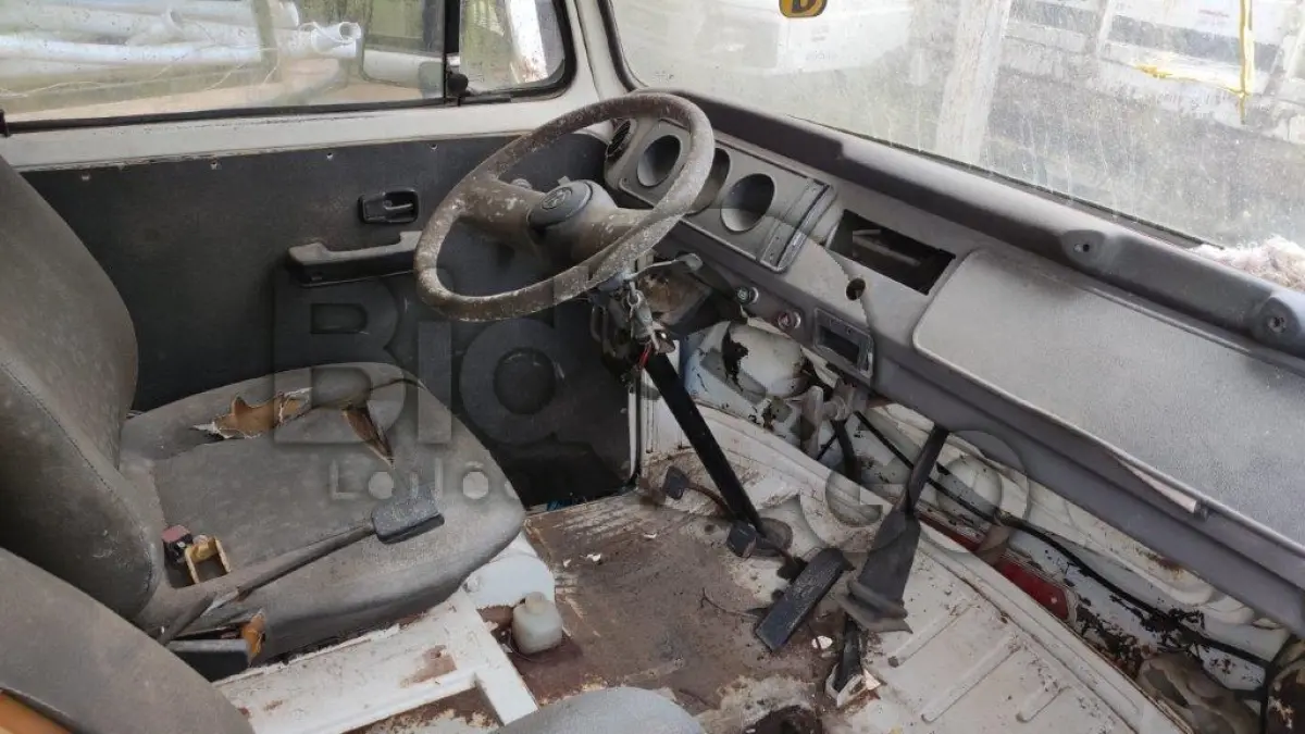 LOTE 020 - VW / KOMBI - ANO 2001/2002