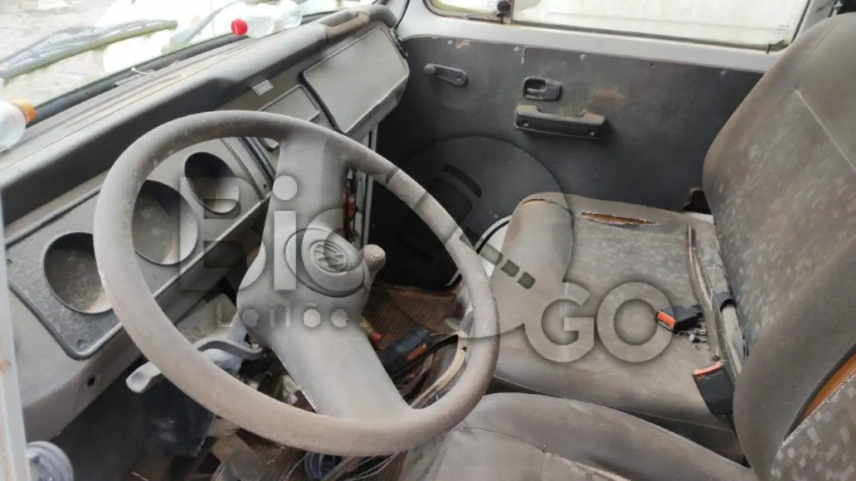 LOTE 023 - VW / KOMBI - ANO 2000/2001