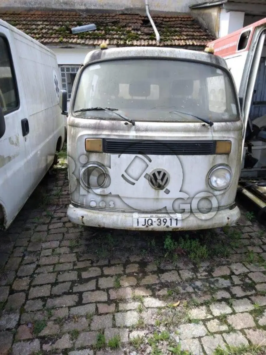 LOTE 023 - VW / KOMBI - ANO 2000/2001