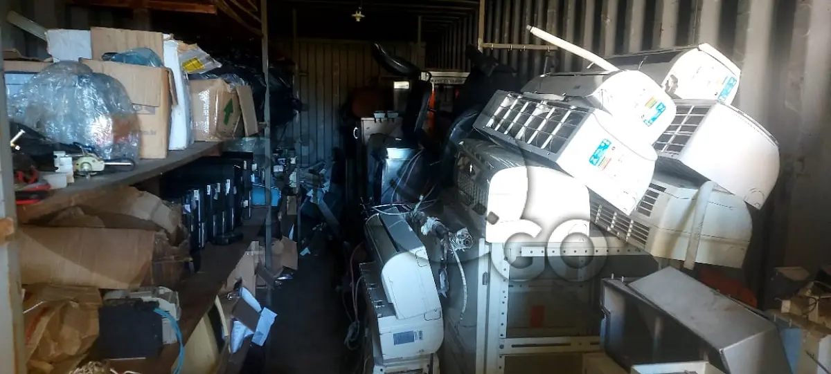 LOTE 010 - Container com diversos items (EMASA)