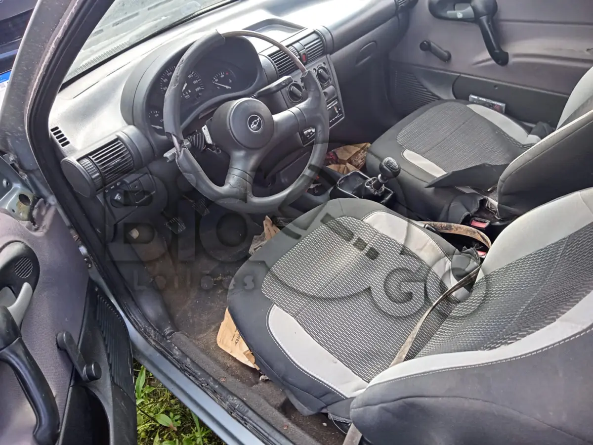 LOTE 009 - CORSA WIND