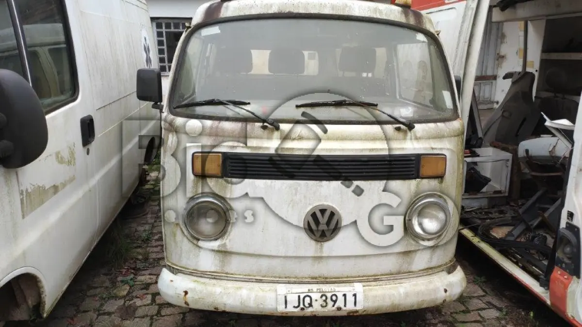 LOTE 023 - VW / KOMBI - ANO 2000/2001