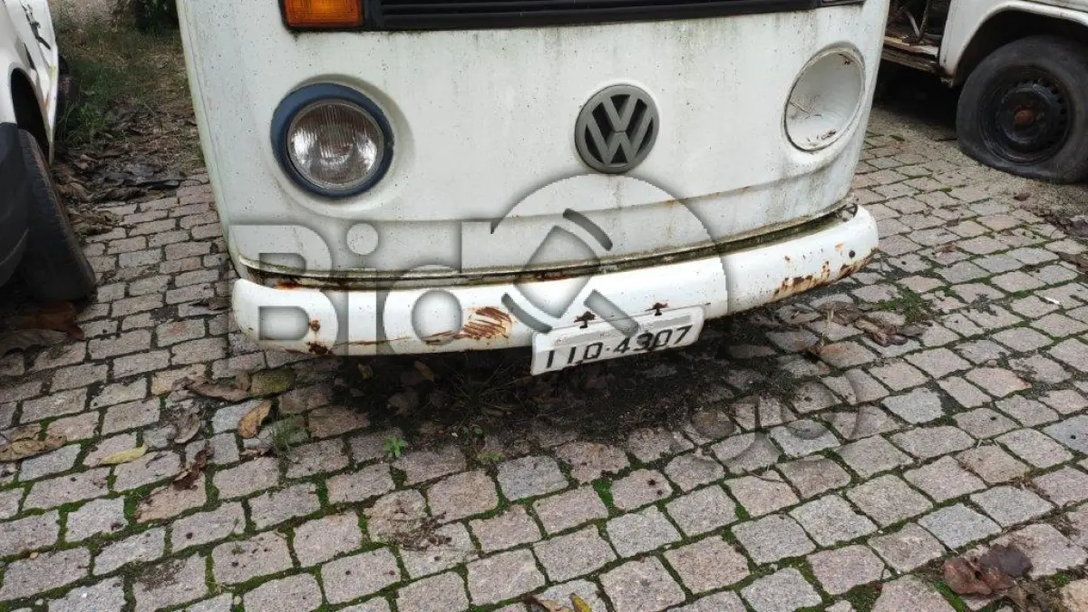 LOTE 024 - VW / KOMBI FURGAO - ANO 1998/1999